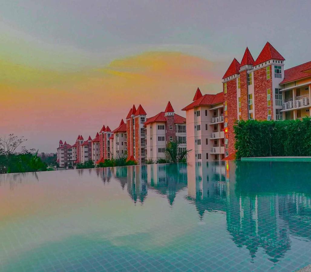 Happy City Golf & Resort Chiang Rai Dış mekan fotoğraf